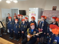 Ученики школы МЧС устроили концерт для стариков в богадельне