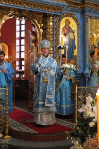 В канун праздника Успения Богородицы правящий архиерей совершил всенощное бдение с выносом плащаницы
